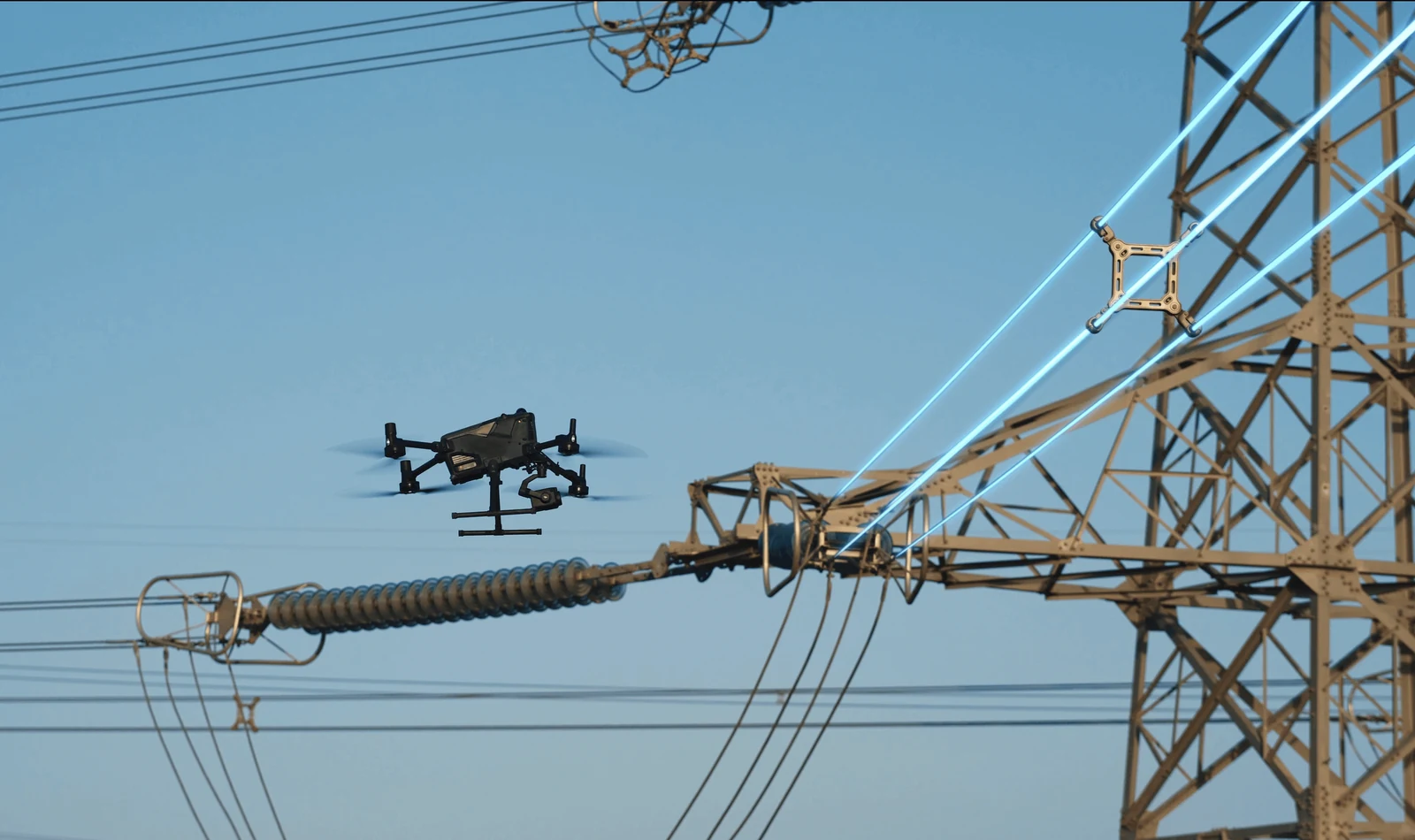 Dronă pentru inspecția unei linii electrice